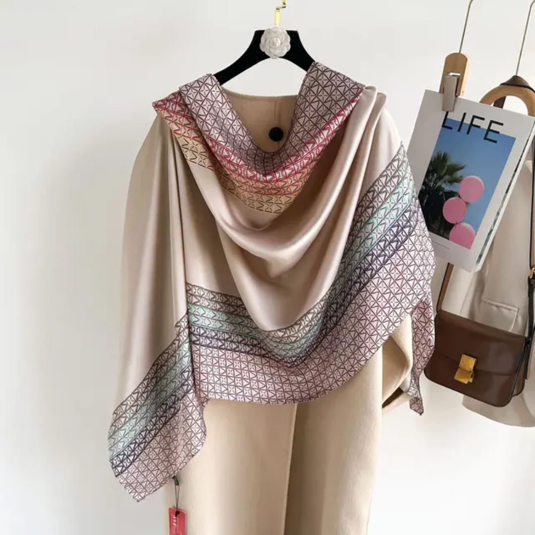 Elegant Geometric Border Stole – Beige Luxe Finish
